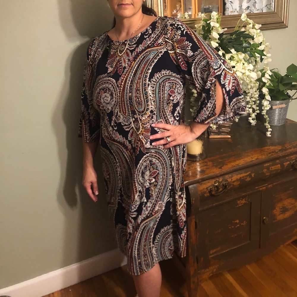 Stunning fit navy blue dress with paisley print